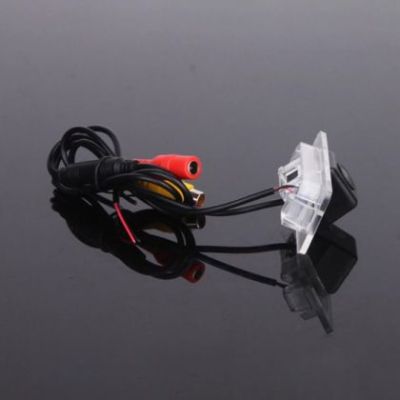 Camera video auto dedicata pentru mersul cu spatele compatibila cu BMW Seriile 3/5/X5/X6/X1/X3 deschidere 120 de grade instalar